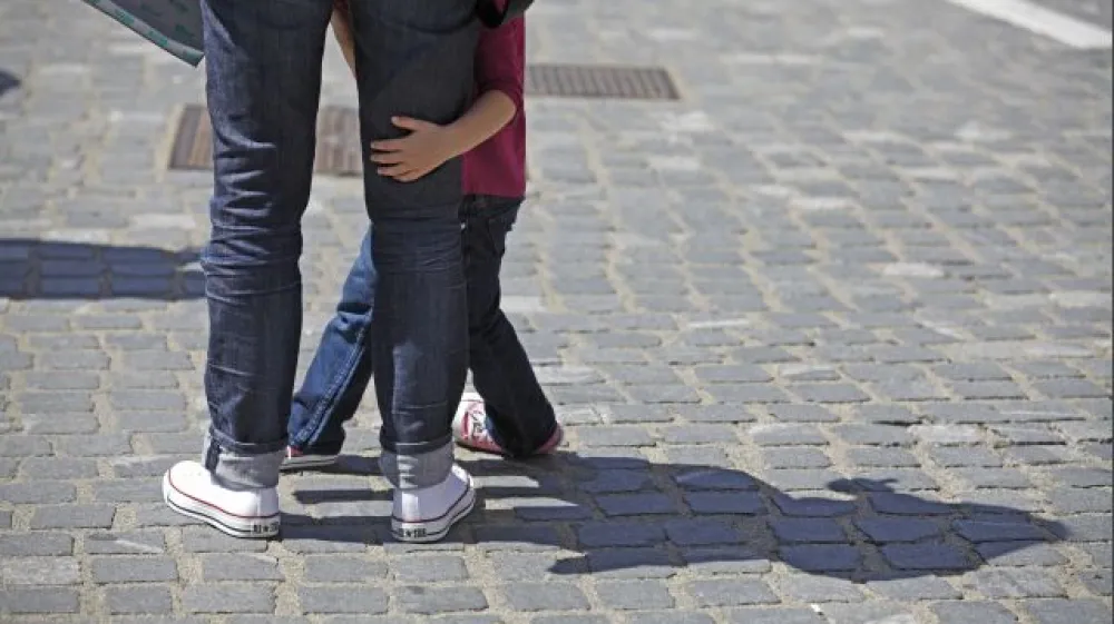 - simbolična fotografija - otrok - star&scaron;i///FOTO: Luka Cjuha