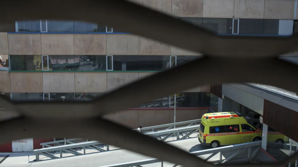 V UKC Ljubljana (na fotografiji je tamkaj&scaron;nji urgentni blok) so pravočasno prepoznali dogajanje, ki bi lahko privedlo do zamenjave pacientov. Njihove izku&scaron;nje pa kažejo, da se okoli&scaron;čine, v kakr&scaron;nih je pri&scaron;lo do celjske zamenjave, lahko ponovijo.&nbsp;