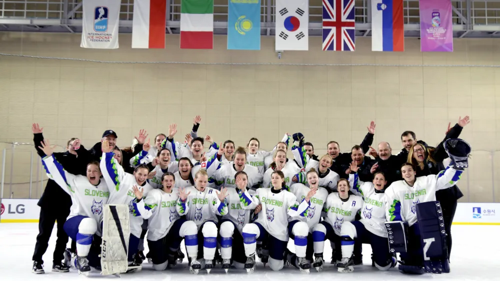 Risinje so dosegle največji uspeh v zgodovini slovenskega ženskega hokeja. 