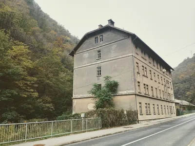 Odsotnost prisotnosti<br><br>Đejmi Hadrović