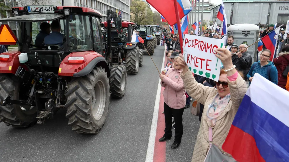 - traktorji - - 25.04.2023 &ndash; drugi protest kmetov pred poslopjem parlamenta v Ljubljani &ndash; protestni shod zaradi nezadovoljstva, vrste zahtev do kmetov in perečih težav v kmetijstvu - Sindikat kmetov Slovenije -//FOTO: Tomaž Skale