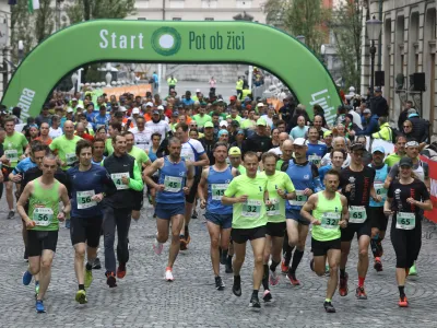 tek trojk - 07.05.2022 &ndash; 64. Pohod Pot ob žici 2022 - Pot spominov in tovari&scaron;tva (PST) &ndash;  //FOTO: Luka Cjuha