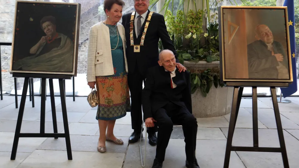 ljubljanski župan Zoran JankovićElza Budau, pesnica in &scaron;ansonjerka - častna me&scaron;čanka Ljubljane 2023akad. prof. dr. Stanko Kristl, arhitekt - častni me&scaron;čan Ljubljane leta 2023- 09.05.2023 - Slavnostna seja Mestnega sveta Mestne občine Ljubljana (MOL) ob 9. maju, prazniku mesta Ljubljana - podelitev listine častni me&scaron;čan in častna me&scaron;čanka, nagrade in plakete glavnega mesta Ljubljane//FOTO: Tomaž Skale