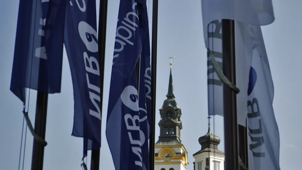 - ilustrativna fotografija - NLB - cerkev - bančni&scaron;tvo //FOTO: Bojan Velikonja