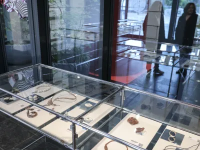 oblikovalka nakita Dalija Sega - 12.05.2023 - Slovenski teden nakita 2023 na temo SODOBNA ALKIMIJA &ndash; umetnost preoblikovanja, razstava v SEM &ndash; Slovenski etnografski muzej //FOTO: Jaka Gasar