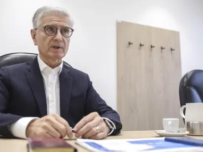 - 29.11.2022 &ndash; Franjo Bobinac, kandidat za predsednika Olimpijskega komiteja Slovenije (OKS) - podpredsednik kitajske multinacionalke Hisense International, predsednik Rokometne zveze Slovenije, član izvr&scaron;nega odbora Olimpijskega komiteja Slovenije, častni konzul Kneževine Monako v Sloveniji, član izvr&scaron;nega odbora Evropske Trilateralne komisije, član izvr&scaron;nega odbora Evropske rokometne zveze (EHF) //FOTO: Jaka GasarOPOMBA: INTERVJU ZA OBJEKTIV 2022