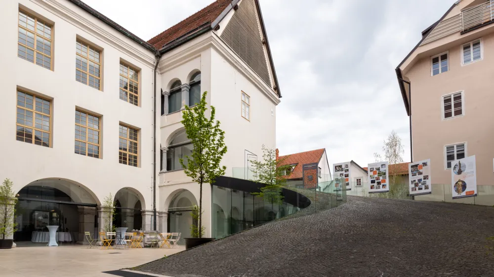 Notranje dvori&scaron;če Mestnega muzeja Ljubljane