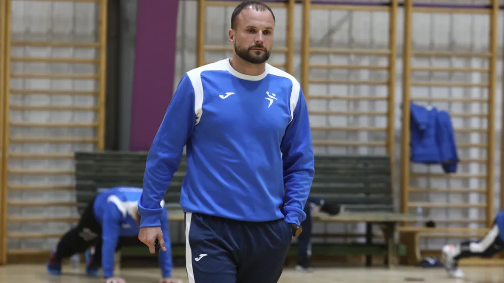 selektor mo&scaron;ke rokometne reprezentance Uro&scaron; Zorman- 26.12.2022 &ndash; mo&scaron;ka rokometna reprezentanca - uvodni trening mo&scaron;ke reprezentance - priprave za nastop na SP 2023 na Poljskem in &Scaron;vedskem.&nbsp;//FOTO: Luka Cjuha
