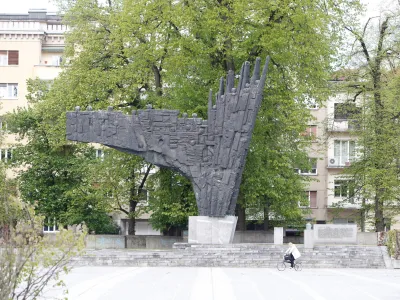 - 07.04.2017 - Spomenik Revolucije - Trg Republike v Ljubljani //FOTO: Matjaž Ru&scaron;t