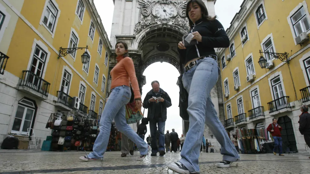 - Baixo center mesta,- PORTUGALSKA - Lizbona - pridružitev EU 1986 - članica zveze NATO od 1949- Povr&scaron;ina 92.391 km2- Prebivalstvo 10,6 milijona - Valuta evro (EUR) - Dnevnik z avtodomom po Evropi 2008 - Evropska mesta&ndash; 50 let Evropske unije - 27 držav članic EU - Evropska unija - //FOTO: Bojan VelikonjaOPOMBA: ZA OBJAVO V ČASOPISU DNEVNIK