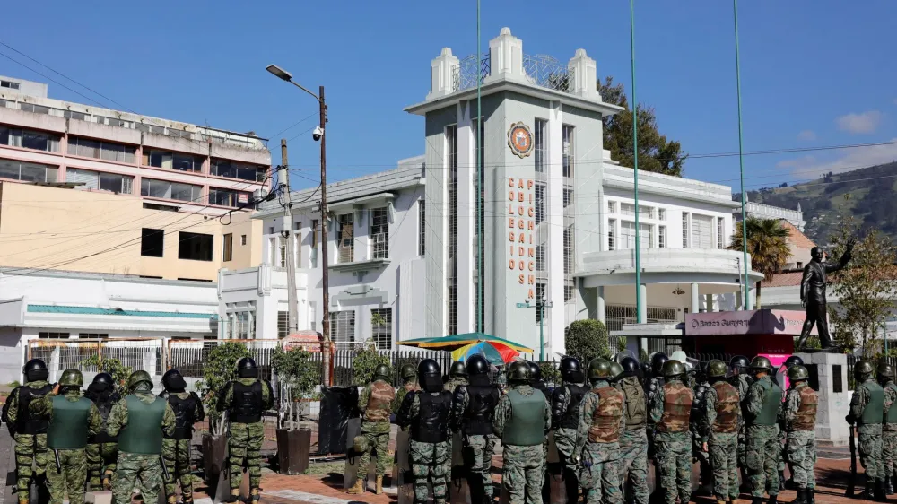 Police officers keep guard outside the National Assembly after Ecuador's President Guillermo Lasso dissolved the Assembly in a decree, bringing forward legislative and presidential elections, a day after he presented his defense in an impeachment process against him, in Quito, Ecuador May 17, 2023. REUTERS/Karen Toro