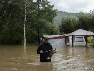 - 16.09.2022 - Močno deževje in poplave v Dolu ob reki Kolpi.  //FOTO: Nik Erik NeubauerOPOMBA &ndash; PREGLED LETA 2022