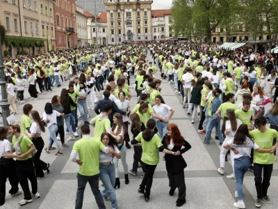 - 19.05.2023 - Maturantska parada 2023 - ples maturantske četvorke na Kongresnem trgu pod naslovom Parada ljubljanskih maturantov v organizaciji Dija&scaron;ke skupnosti Ljubljana //FOTO: Tomaž Skale