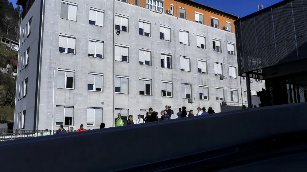 Po navedbah jeseni&scaron;kega župana naj bi bile Jesenice izvzete iz dogovarjanj o regijski bolni&scaron;nici na ministrstvu za zdravje, kjer naj bi si kljuko podajali predstavniki Radovljice in Kranja. Foto: Jaka Gasar&nbsp;