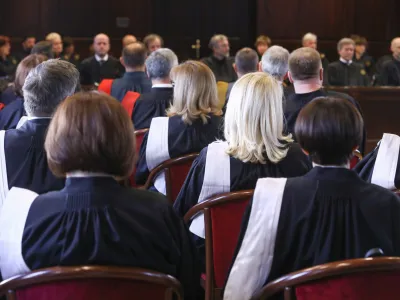 Komisija za etiko in integriteto v sklopu sodnega sveta med drugim sprejema načelna mnenja glede ravnanj sodnikov, ki pomenijo kr&scaron;itev kodeksa sodni&scaron;ke etike. Foto: Luka Cjuha&nbsp;