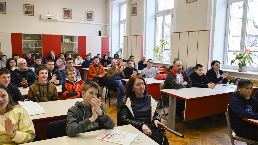 - &Scaron;olski center Ljubljana, A&scaron;kerčeva 1 v Ljubljani:- Srednja lesarska &scaron;ola - 17.02.2023 - Informativni dnevi 2023 - informativni dan na fakultetah in srednjih &scaron;olah za bodoče &scaron;tudente in dijake - izobraževanje - &scaron;olstvo - &scaron;tudij - dijaki - &scaron;tudenti - //FOTO: Nik Erik Neubauer