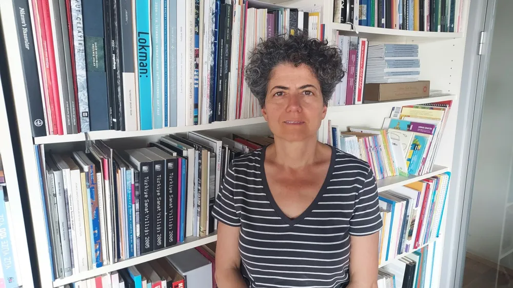 Asena G&uuml;nal si želi zmage opozicije, saj bo le tako na svobodo spet pri&scaron;el njen prijatelj in ustanovitelj organizacije Anadolu K&uuml;lt&uuml;r Osman Kavala.