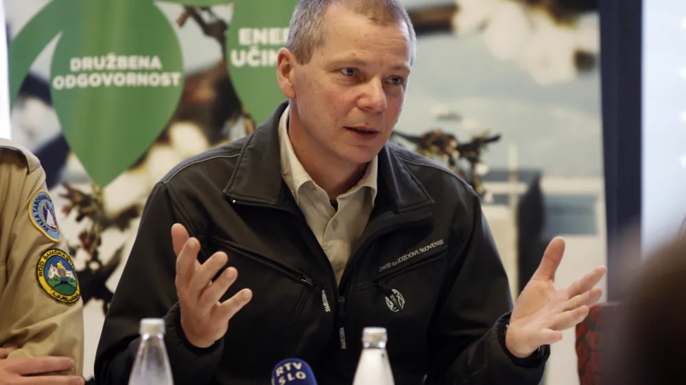 Damjan Oražem, vr&scaron;ilec dolžnosti direktorja Zavoda za gozdove Slovenije Damjan Oražem - 06.11.2014 - projekt Obnovimo slovenske gozdove - novinarska konferenca Zavoda za gozdove Slovenije, Zveze tabornikov Slovenije (ZTS) in družbe BTC, na kateri so predstavili potek projekta obnove gozdov //FOTO: Bojan Velikonja