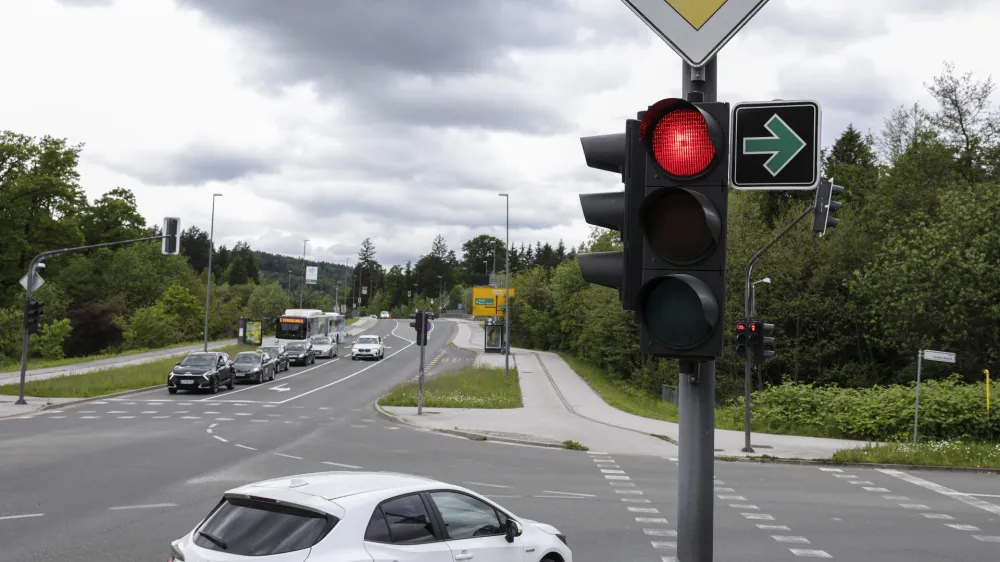 Zavijanje s Poduti&scaron;ke na Ulico bratov Babnik je po novem dovoljeno tudi pri rdeči luči. Če je seveda to varno in je pot prosta.&nbsp;