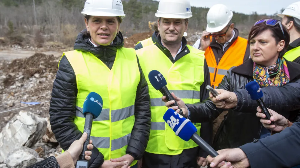 ministrica za infrastrukturo Alenka Bratu&scaron;ek- 27.03.2019 - infrastrukturni projekt Drugi tir - ogled gradnje dostopnih cest do trase novega železni&scaron;kega tira Divača-Koper, //FOTO: Matjaž Ru&scaron;t