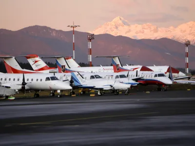 Aerodrom Ljubljana - Letali&scaron;če Jožeta Pučnika Brnik - ilustrativna fotografija - letalo//FOTO: Tomaž Skale 
