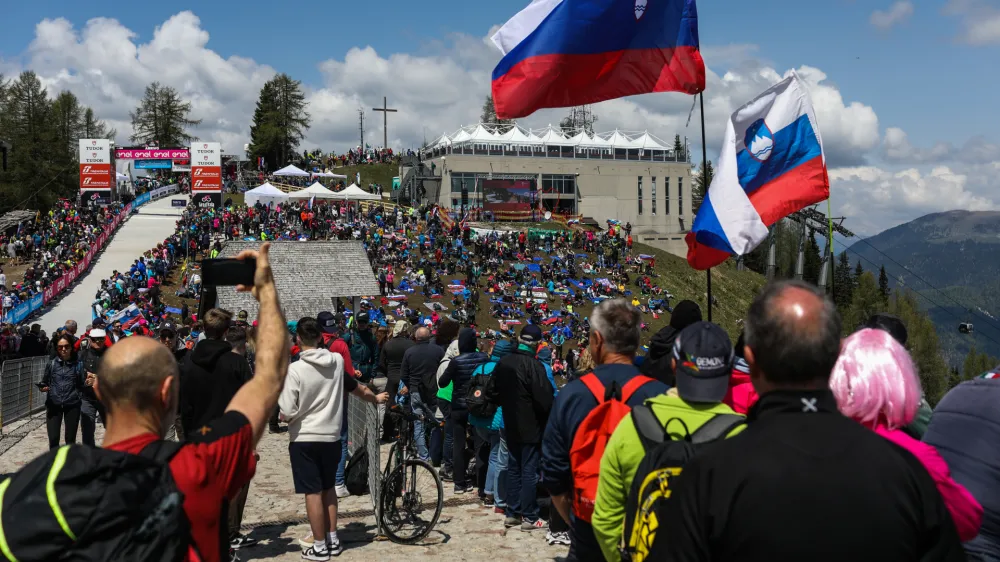 - Slovenski navijači.- 27.05.2023 - Kolesarska dirka po Italiji Giro d'Italia 2023 &ndash; 20. etapa - gorski kronometer Trbiž - Svete Vi&scaron;arje (18,6 km),//FOTO: Bojan Velikonja