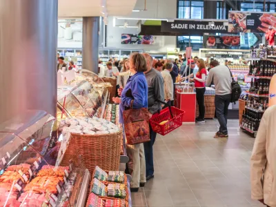 Trgovina Spar v Zalogu, trgovina, market, hrana- 09.05.2016 - Poslovno-upravni center Zalog, Agrokombinatska cesta 2, - projekt javno-zasebnega partnerstva med Mestno občino Ljubljana in drubo SPAR Slovenijad.o.o..     //FOTO: Bojan Velikonja 