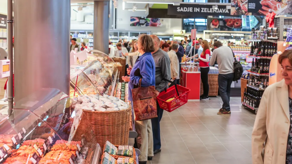 Trgovina Spar v Zalogu, trgovina, market, hrana- 09.05.2016 - Poslovno-upravni center Zalog, Agrokombinatska cesta 2, - projekt javno-zasebnega partnerstva med Mestno občino Ljubljana in drubo SPAR Slovenijad.o.o..     //FOTO: Bojan Velikonja 