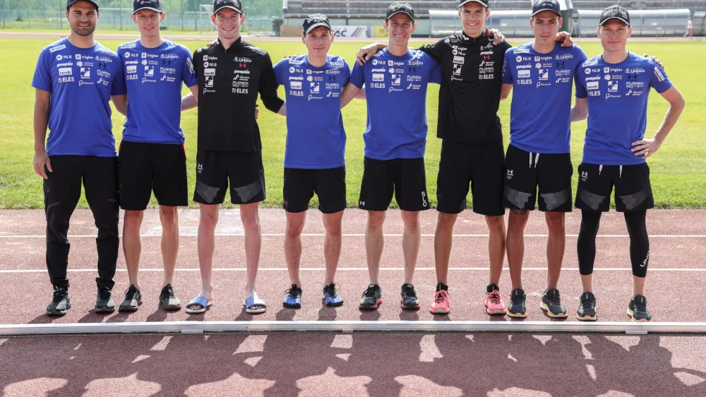 Robert Hrgota, Lovro Kos, Žiga Jelar, Domen Prevc, Peter Prevc, Žiga Jelar, Žak Mogel, Timi Zajc, Anže Lani&scaron;ek- 29.05.2023 - mo&scaron;ka reprezentanca v smučarskih skokih - kondicijski trening na stadionu v Kranju &ndash; smučarski skakalci - //FOTO: Jaka Gasar