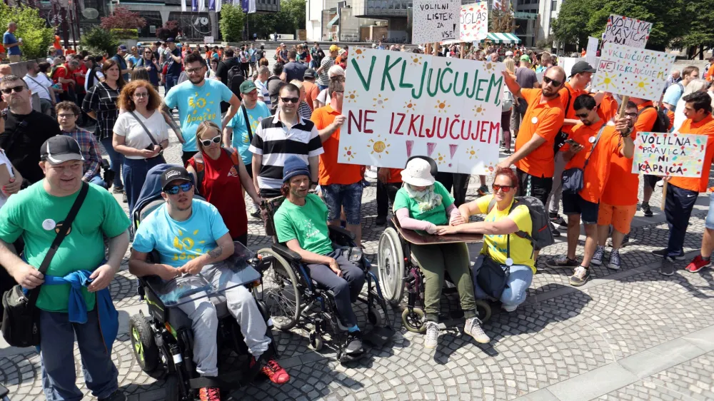 - simbolične volitve v podporo pravicam invalidov - - 29.05.2023 &ndash; shod Gibanja za odpravo odvzema volilne pravice osebam z invalidnostjo pod geslom "Volilna pravica ni kaprica". - 17. mednarodni festival za otroke s posebnimi potrebami Igraj se z mano 2023,//FOTO: Tomaž Skale