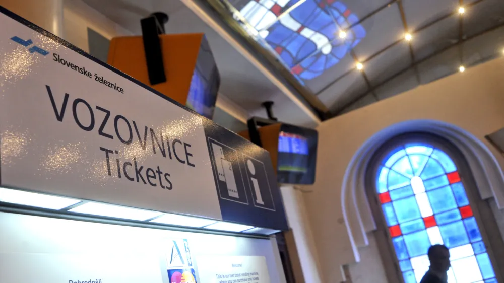 Od četrtka bo zaživela nova, tako imenovana vseslovenska vozovnica ali vozovnica Slovenija, ki uvaja enotno vozovnico za ves linijski potni&scaron;ki promet v državi, z izjemo mestnega prometa.&nbsp;