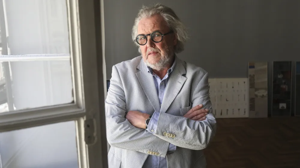 Ranko Novak, grafični oblikovalec - 13.09.2022 &ndash; Mestna galerija Ljubljana &ndash; pregledna razstava oblikovalca Ranka Novaka pod naslovom Oblika vsebine - Grafično oblikovanje 1974&ndash;2022. //FOTO: Jaka Gasar