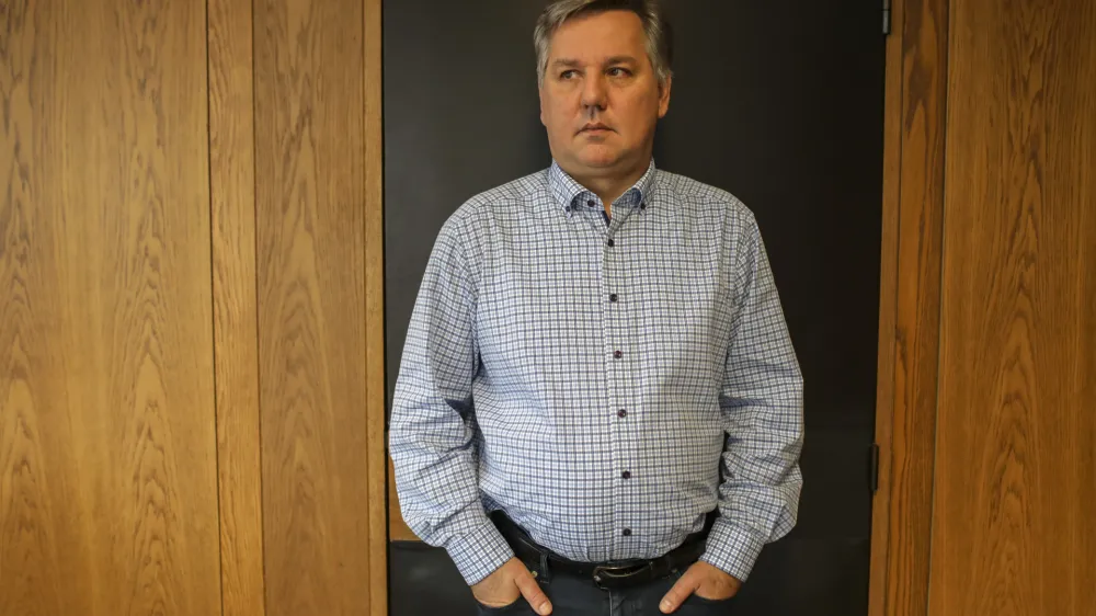 Po dobrih treh letih naj bi se Janez Posedi vrnil v direktorsko pisarno uprave za varno hrano, veterinarstvo in varstvo rastlin.
&nbsp;