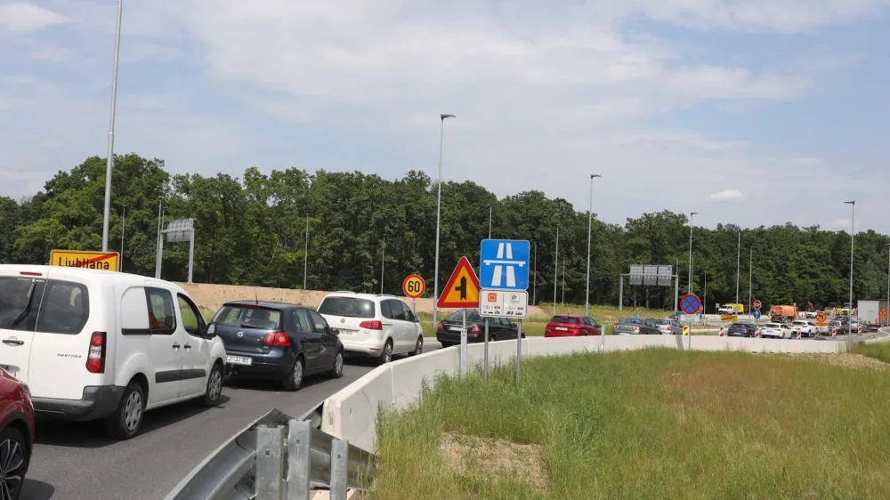 - Leskov&scaron;kova cesta - prenovljena uvoz in izvoz&nbsp;- 30.05.2023 -&nbsp;severna ljubljanska &nbsp;obvoznica&nbsp;-&nbsp;preureditev&nbsp;priključka Nove Jar&scaron;e&nbsp;na Lesko&scaron;kovi cesti.&nbsp;//FOTO: Bojan Velikonja
