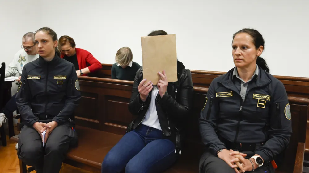 Tanja Tolimir - 22.04.2022 &ndash; sojenje Tanji Tolimiri, nekdanji strojepiski s tožilstva, ki je izdajala zaupne informacije slovenski celici kriminalne združbe kava&scaron;kega klana.//FOTO: Nik Erik Neubauer