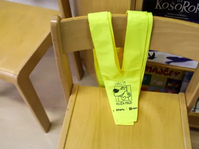 - prvo&scaron;olčki- Osnovna &scaron;ola O&Scaron; Vič, Abramova ulica 26 v Ljubljani- rumene rutke - 01.09.2022 - Prvi &scaron;olski dan v novem &scaron;olskem letu 2022/23 &ndash; novo &scaron;olsko leto za 194.562 osnovno&scaron;olcev med njimi 20.797 prvo&scaron;olcev in okrog 79.000 dijakov &ndash; prvo&scaron;olci - osnovno&scaron;olci - &scaron;olstvo //FOTO: Bojan Velikonja