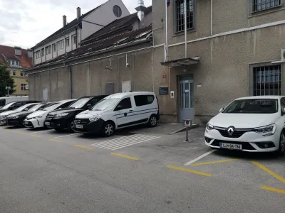 Stavba celjskega zapora se neposredno drži stavbe celjskega sodi&scaron;ča, vendar je ob pomanjkanju paznikov včasih vseeno predaleč.