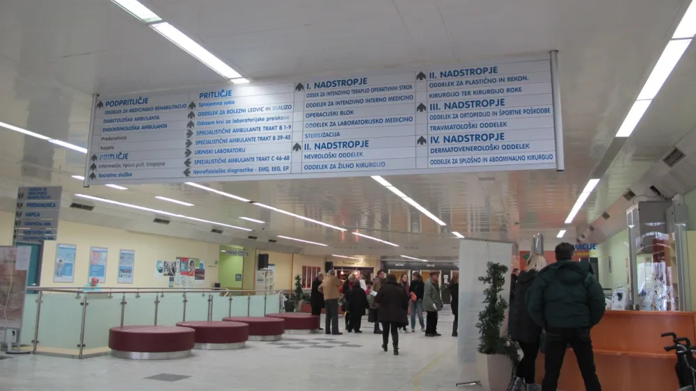 Bolni&scaron;nica Celje, čakalnice, oddelki