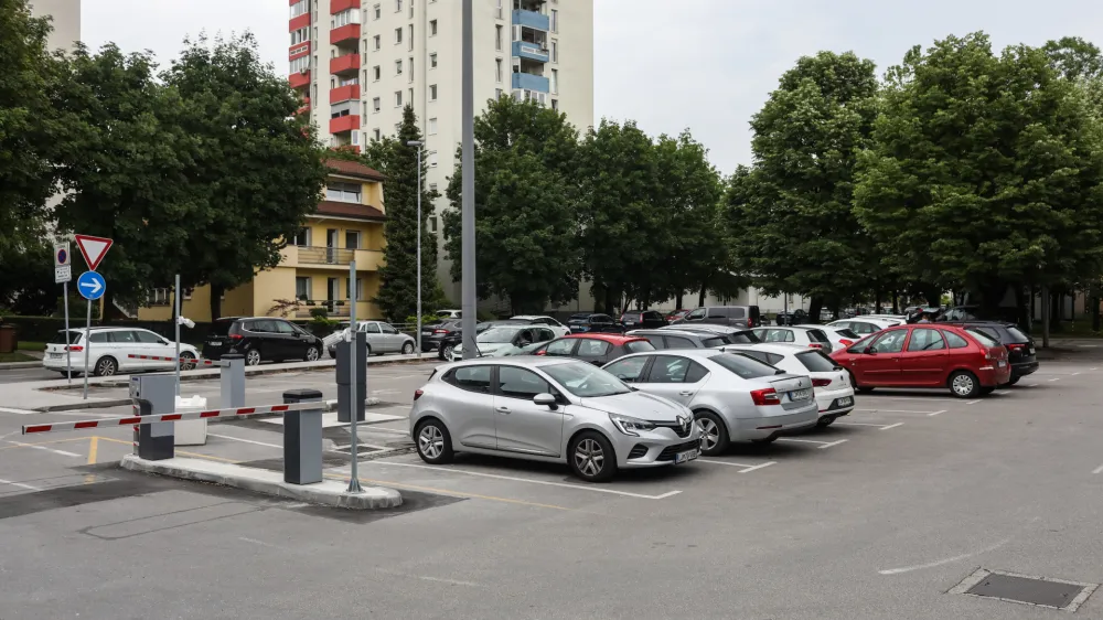Na parkiri&scaron;ču, ki ga upravlja podjetje Engrotu&scaron;, so že namestili zapornice.&nbsp;
