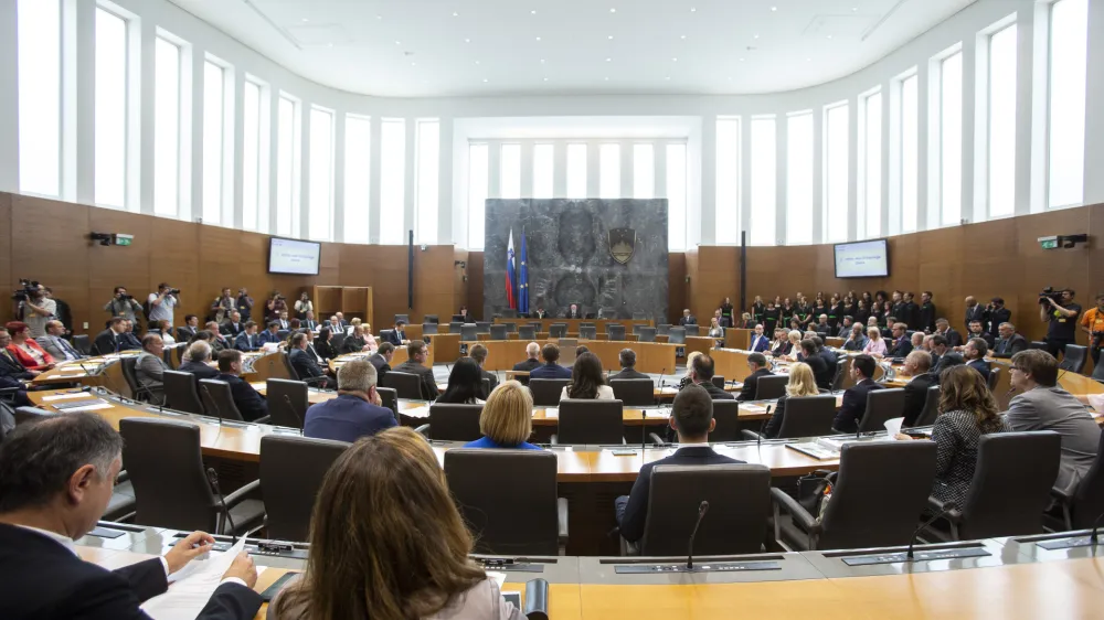 -- 22.06.2018 - Državni zbor 2018 - 1. ustanovna seja DZ - novoizvoljeni poslanci in poslanke prve seje 8. parlamentarnega sklica -. Foto: Matjaž Ru&scaron;t