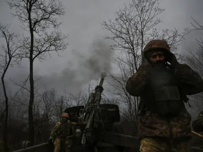 Ukrainian servicemen prepare a shell for a 2A65 Msta-B howitzer before firing towards Russian troops, amid Russia's attack on Ukraine, in a frontline in Zaporizhzhia region, Ukraine January 5, 2023. REUTERS/Stringer