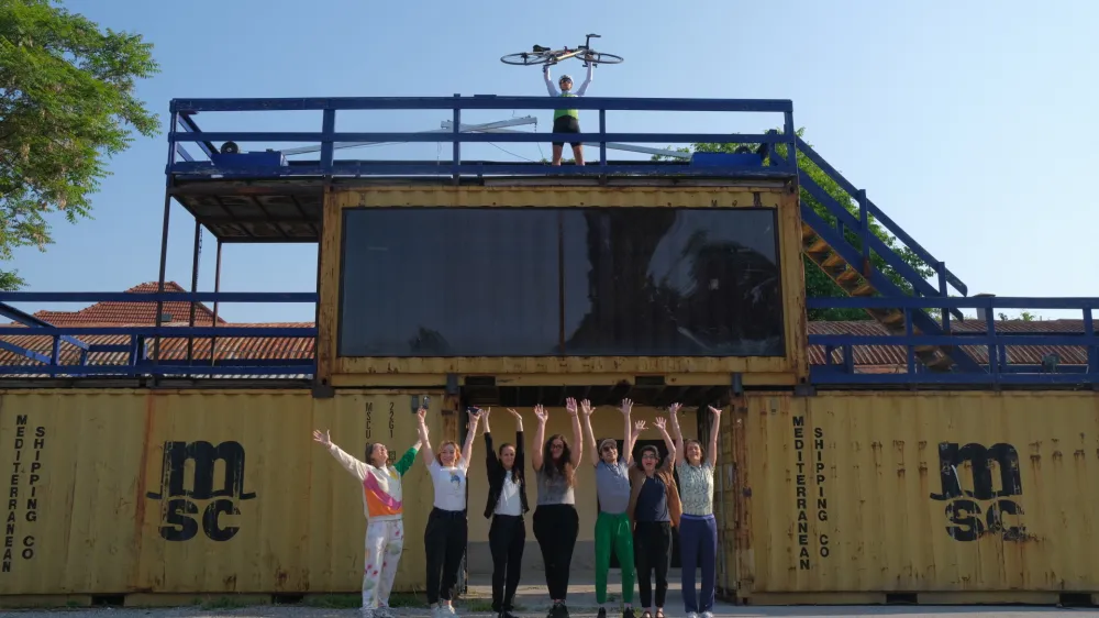 Festival performansa 2023: Ur&scaron;ka Brodar, Tina Dobnik, Katarina Stegnar, Olja Grubić, Daniel Petković, Barbara Kukovec, Nata&scaron;a Živković in Luka Martin &Scaron;kof (zgoraj).