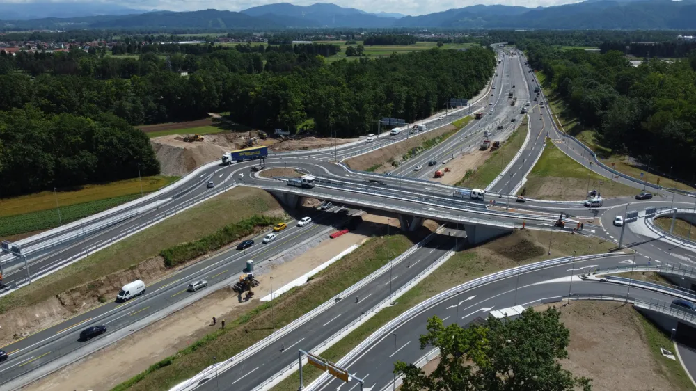 Na Darsu pričakujejo, da bo rekonstruirani priključek olaj&scaron;al pretočnost in obiskovalcem &scaron;ir&scaron;ega območja nakupovalnega centra BTC omogočil lažji dostop do avtocestnega omrežja.