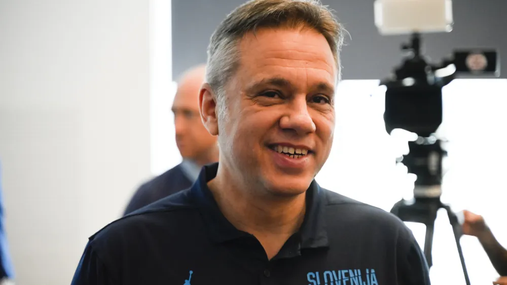 Georgios Dikaioulakos, trener ženske ko&scaron;arkarske reprezentance- 12.06.2023 &ndash; Novinarska konferenca ženske reprezentance Slovenije pred bližnjim evropskim prvenstvom v Ljubljani. //FOTO: Nik Erik Neubauer