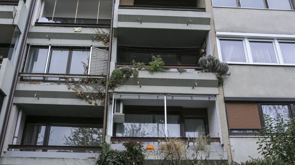 - stanovanjsko naselje Trnovo 2013 - nepremičnine - stanovanjska soseska -- nepremičnine - davki - dajatve - prispevki, nepremičninski davek, davek na nepremičnine - lastniki - najemniki.<br> <br>     //FOTO: Jaka Gasar