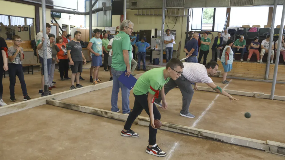 Tekmovalci so na balini&scaron;ču pokazali vso svojo zagnanost za zmago. Foto: Luka Cjuha
