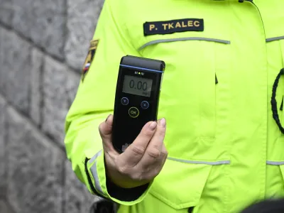 Da ne bi vse življenje obžalovali enega samega trenutka nepremi&scaron;ljenosti, se vožnji pod vplivom alkohola in drog odpovejte, pozivata policija in AVP.