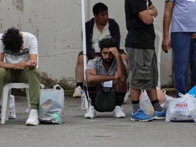 S potopljene ladje jim je uspelo re&scaron;iti le 104 potnike, med katerimi so bili samo mo&scaron;ki in fantje. Iz pristani&scaron;ča Kalamata so jih z avtobusi odpeljali do Aten. F Reuters