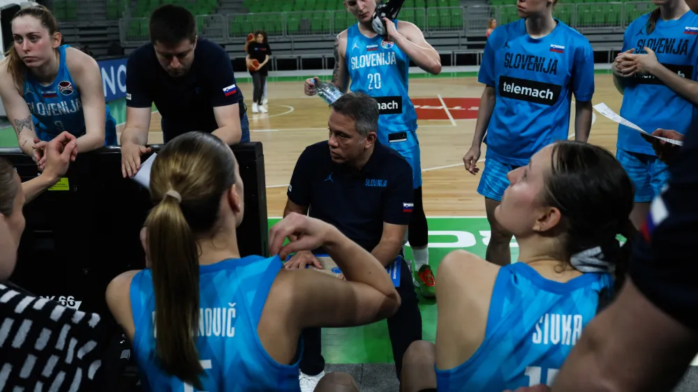 Georgios Dikaiulakos, selektor slovenske ženske ko&scaron;arkarske reprezentance - 08.06.2023 &ndash; ženska ko&scaron;arka - Slovenija: Črna gora, pripravljalna prijateljska tekma ženskih reprezentanc pred bližnjim evropskim prvenstvom v Ljubljani. //FOTO: Bojan Velikonja