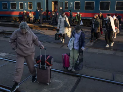 - železni&scaron;ka postage Zahony, Madžarska - begunci- 07.03.2022 &ndash; Vojna v Ukrajini - humanitarni kamion - Ljubljana - Užgorod //FOTO: Jaka Gasar
